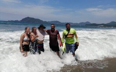 UEPC INFORMA QUE UN HOMBRE DE 63 AÑOS FUE RESCATADO MAR ADENTRO EN LA BAHÍA DE SANTIAGO