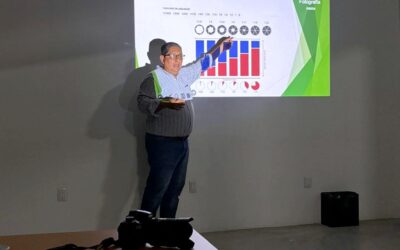 APRENDER DE LA EXPERIENCIA: DISEÑADOR DE LA UDEC COMPARTE SABERES PRÁCTICOS CON JÓVENES EN FORMACIÓN