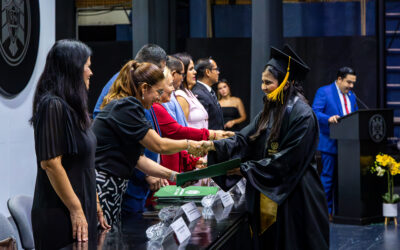 ENTREGA UDEC 188 CERTIFICADOS A EGRESADOS DE CONTABILIDAD Y ADMINISTRACIÓN