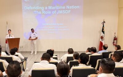 IMPARTE CONFERENCIA LA COMANDANTE DE LA ESCUADRA DE ENTRENAMIENTO DE LA FUERZA MARÍTIMA DE AUTODEFENSA DE JAPÓN