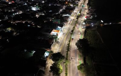 ILUMINA AYUNTAMIENTO DE MANZANILLO POR PRIMERA VEZ TRAMO DEL JARDÍN DE SALAGUA A AVENIDA MANZANILLO