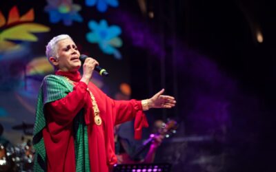 MILES DE COLIMENSES DISFRUTARON EN PAZ EL CONCIERTO GRATUITO DE EUGENIA LEÓN, TRAS EL GRITO DE INDEPENDENCIA