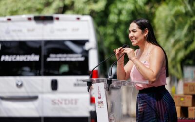 INDIRA VIZCAÍNO ENTREGÓ DOS VEHÍCULOS NUEVOS AL CREE; TENÍA 20 AÑOS SIN RECIBIR ALGUNA UNIDAD ADAPTADA