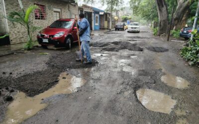 AYUNTAMIENTO DE COLIMA ATIENDE REPORTE DE BACHES EN LA COLONIA GREGORIO TORRES QUINTERO