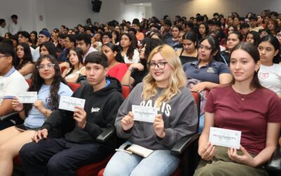 ENTREGAN 200 BECAS DE APOYO AL TRANSPORTE UDEC Y LA FEDERACIÓN DE ESTUDIANTES COLIMENSES
