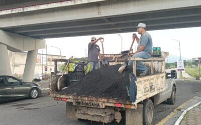 AYUNTAMIENTO DE COLIMA LLEVA A CABO JORNADA DE BACHEO EN AVENIDAS CONSTITUCIÓN Y FELIPE SEVILLA DEL RÍO