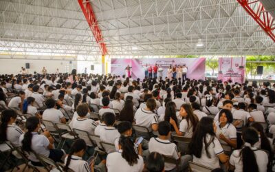 ENTREGA INDIRA VIZCAÍNO CASI 2  MIL COLIBECAS COMPUTADORAS GRATUITAS A ESTUDIANTES DE SECUNDARIA