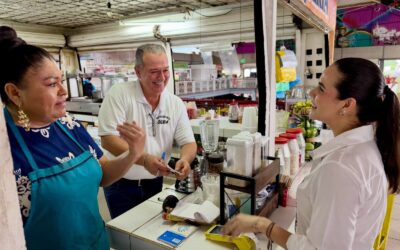 RECONOCE ROSI BAYARDO A COMERCIANTES DEL MERCADO 5 DE MAYO POR APORTACIÓN A LA ECONOMÍA DE MANZANILLO