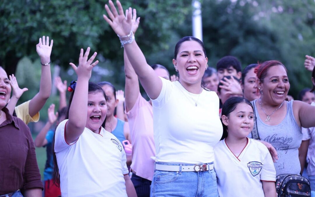 DIANA ZEPEDA SE SUMA A LA ENTREGA DE APOYOS ASISTENCIALES A ADULTOS MAYORES EN MANZANILLO