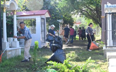 REALIZAN LIMPIEZA DEL PANTEÓN MUNICIPAL DE COLIMA, PREVIO AL DÍA DE MUERTOS