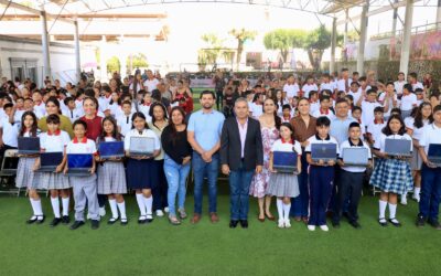 COLIBECAS COMPUTADORAS ENTREGÓ LAPTOPS GRATUITAS A ESTUDIANTES DE SECUNDARIA EN MINATITLÁN