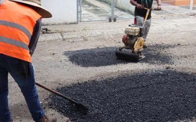 ATIENDE AYUNTAMIENTO DE MANZANILLO BACHES EN VALLE PARAÍSO Y BARRIO I